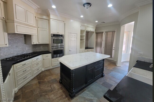 Building Photo - 9338 Wilderness Glen Ave