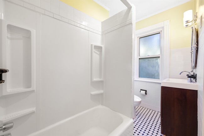 Building Photo - 54 Highland Ave