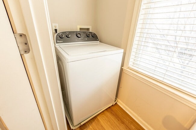 Building Photo - 710 Walker Square