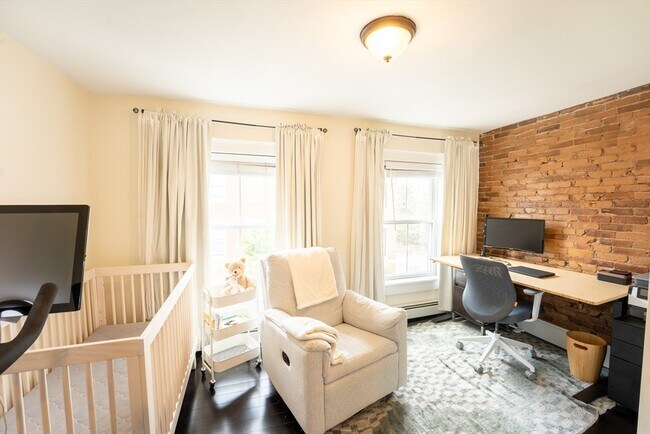 Building Photo - 45 Mystic St