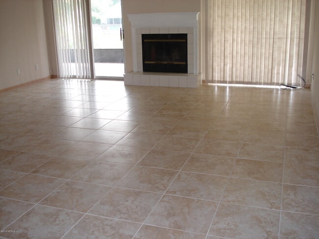 Building Photo - 2024 Hovington Cir W