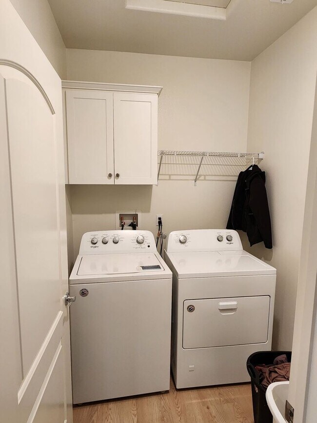 Building Photo - Upgraded Level Entry Home with Mountain Views!