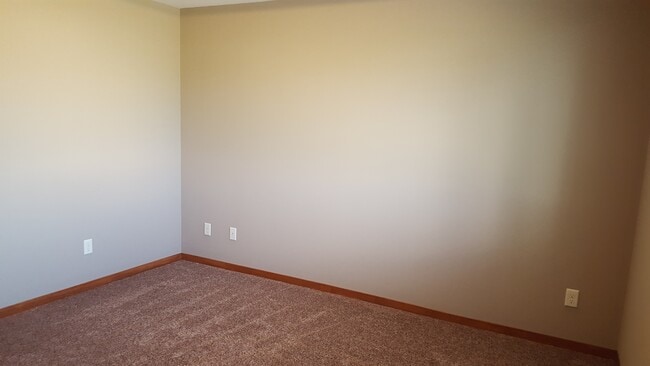 Building Photo - 3984 Stone Point Dr NE