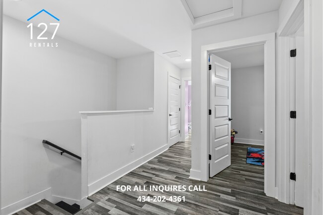 Building Photo - 3BR Townhome – Modern Amenities, Great Location!