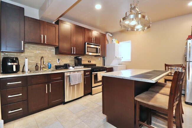 Building Photo - 311 5th St