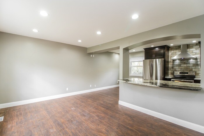 Building Photo - 4534 Hanover Dr