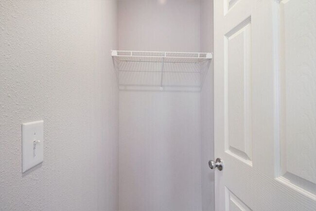 Building Photo - 2223 Macatawa Ln