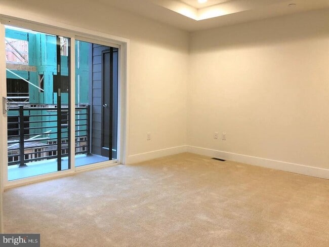 Building Photo - 805 Lakeview Ct