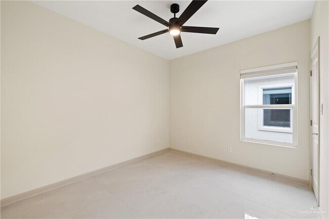 Building Photo - 1705 W Violet Dr