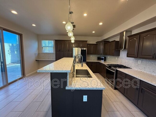 Building Photo - 16615 English Country Trail