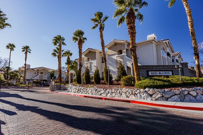 Building Photo - Downstairs condo located in Summerlin