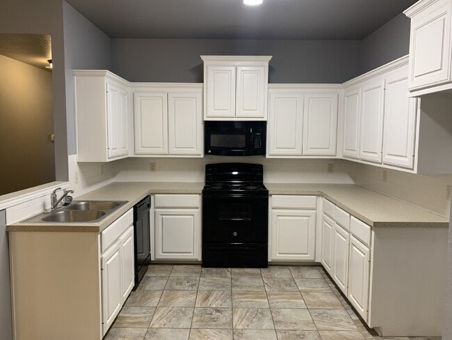 Building Photo - Beautiful duplex in Cooper School District!