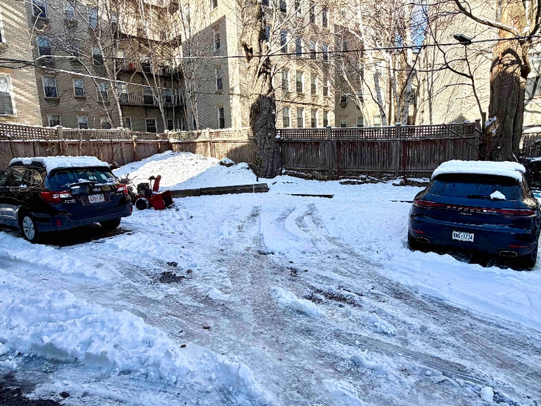 Building Photo - 12 Braemore Rd