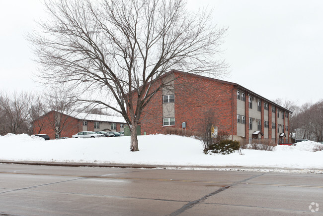 Building Photo - Brittany Court Apartments