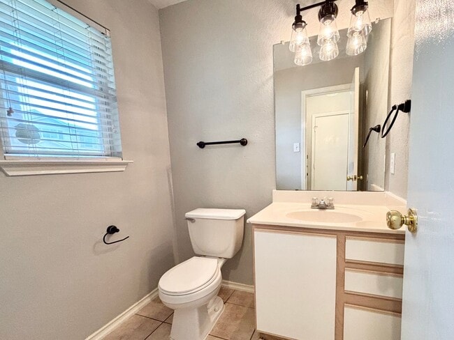 Building Photo - Beautiful 3 Bedroom Home with Loft | 2.5 B...