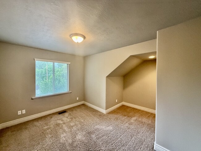 Building Photo - 2028 E 4500 S