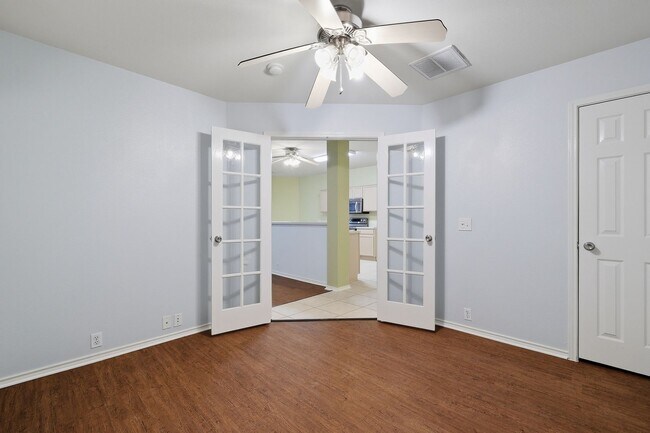 Building Photo - ***APPLICATION CURRENTLY UNDER REVIEW***Well-Maintained One-Story in Woodthorn Subdivision