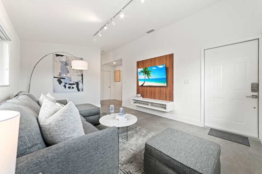 Primary Photo - 2776 W 71st Pl