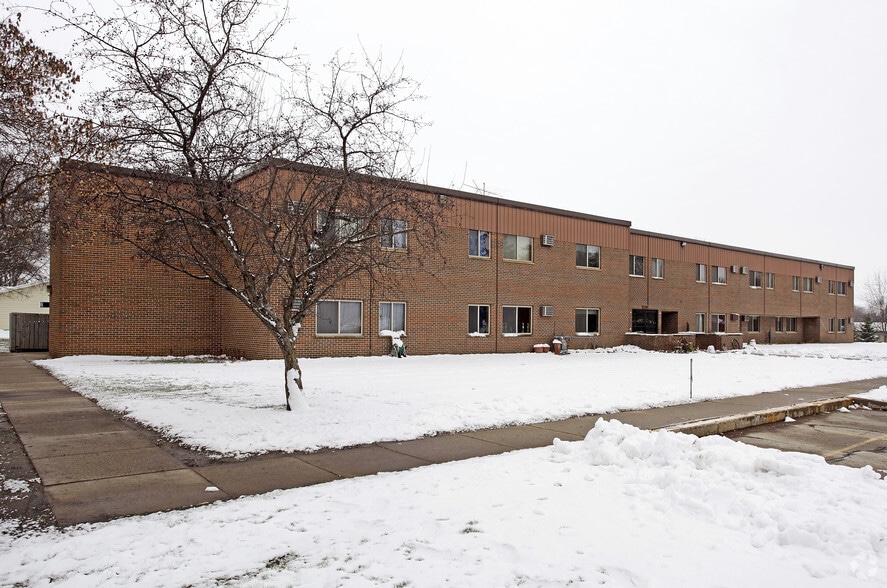 Primary Photo - Howard Lake Apartments