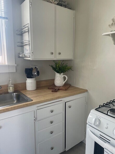 kitchen - 127 24th St