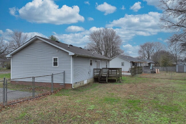 Building Photo - Car-free convenience! Modern 3 Bed Home Minutes from Downtown Gallatin