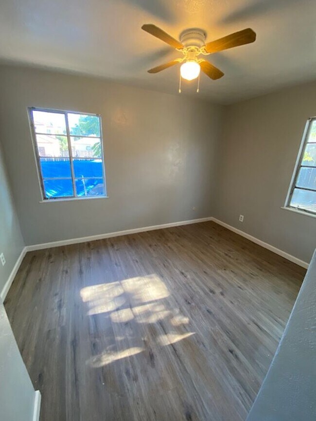 Building Photo - 460 E Wyandotte St