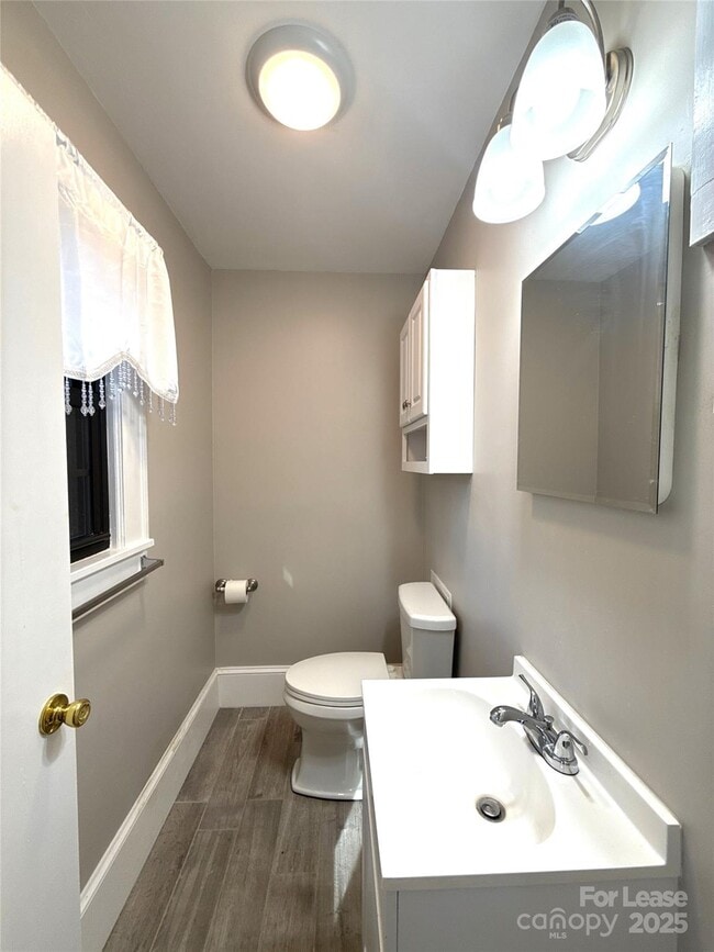 Building Photo - 2023 Robin Rd