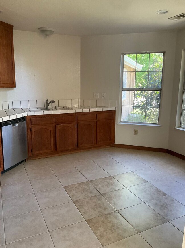 Building Photo - Charming single 3-bedroom rental opportunity!