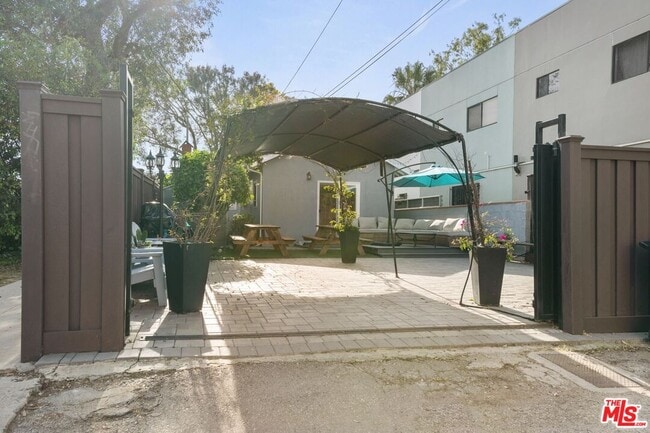 Building Photo - 1537 Cabrillo Ave