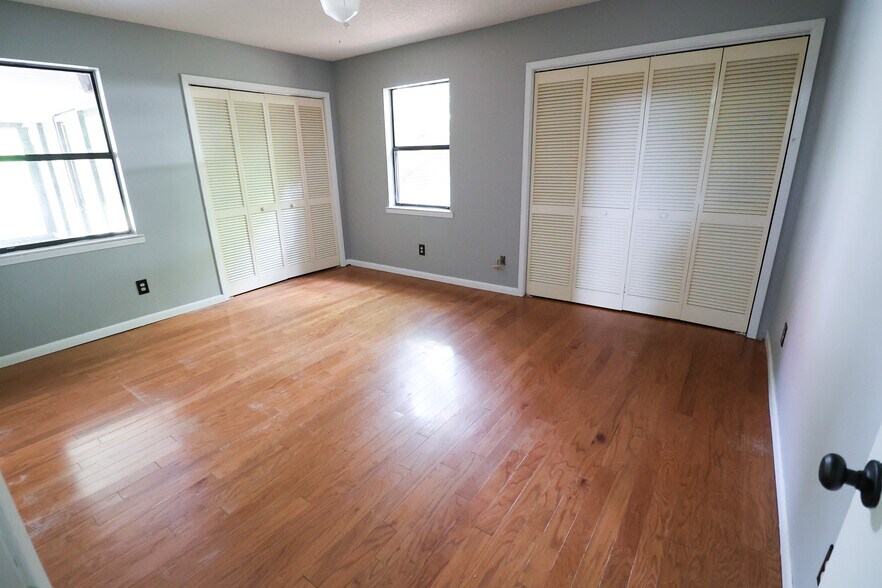 Building Photo - 137 Porter Dr