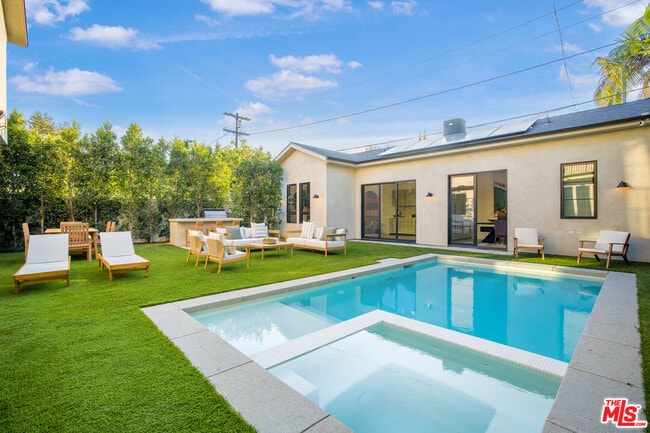 Building Photo - 4433 Kraft Ave