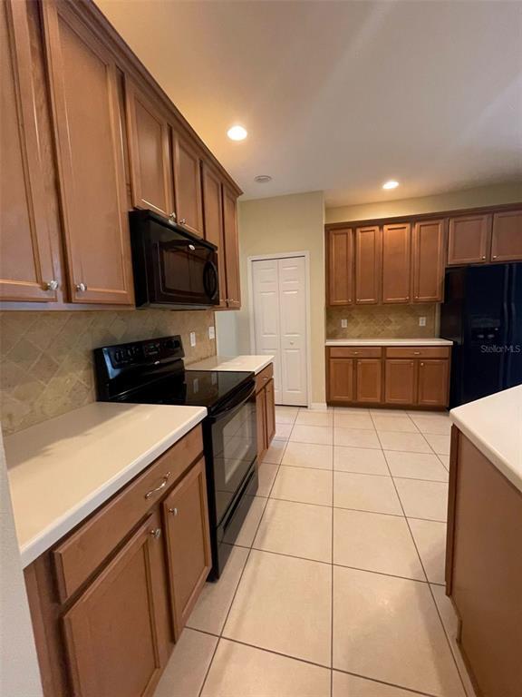 Building Photo - 8641 Bradleys Landing St