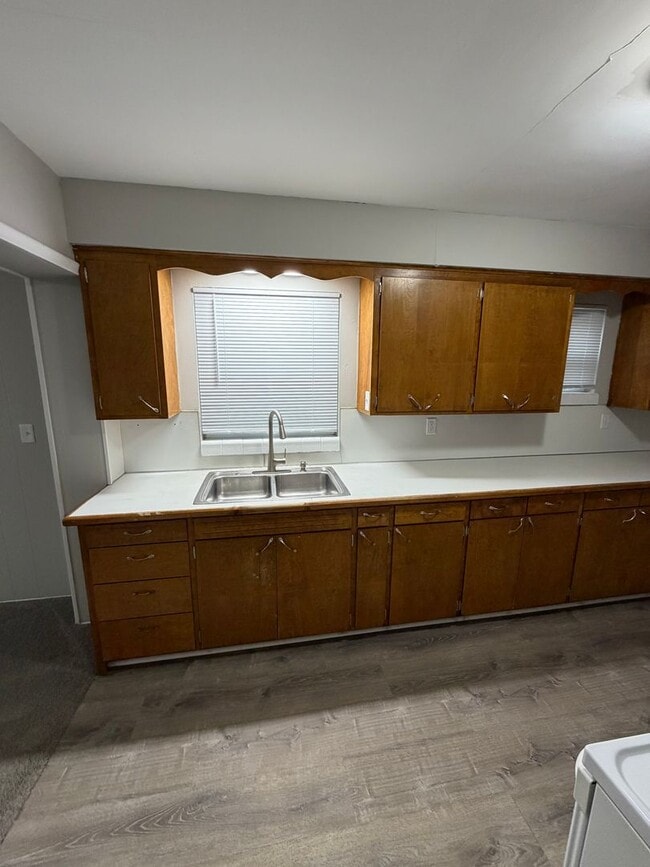 Building Photo - 1913 Stirling Ave