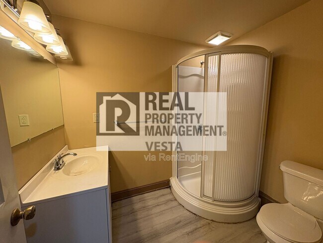 Building Photo - 420 College St