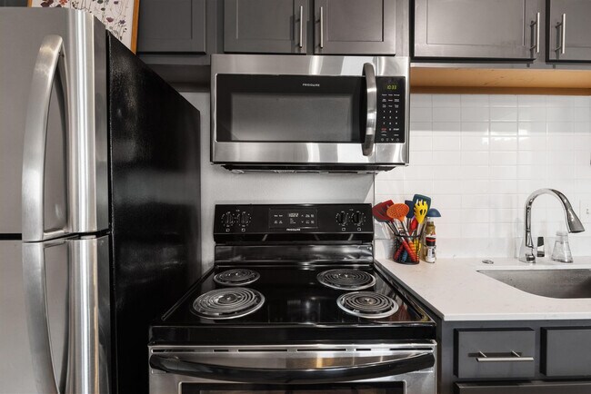 Building Photo - 8054 Exchange Dr