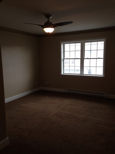 Building Photo - 10 Cogan Ave