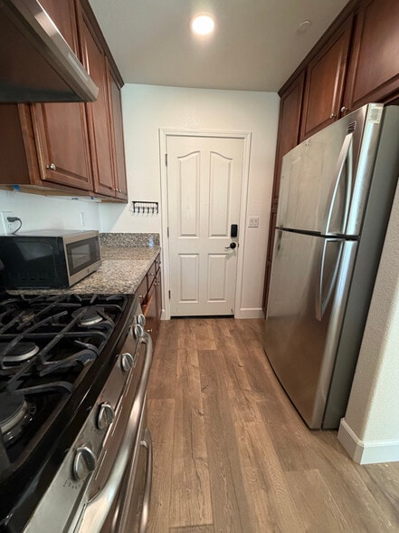 Building Photo - 2390 Brookwood Ave