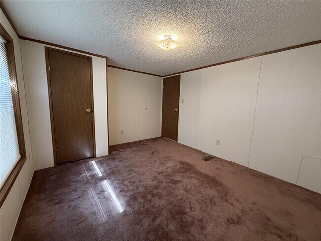 Building Photo - 147 Hiatt Ln