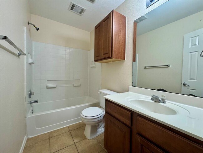 Building Photo - 11606 Hereford St