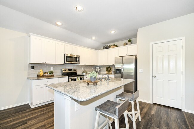 Building Photo - 106 Elm