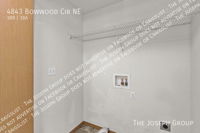 Building Photo - 4843 Bowwood Cir NE
