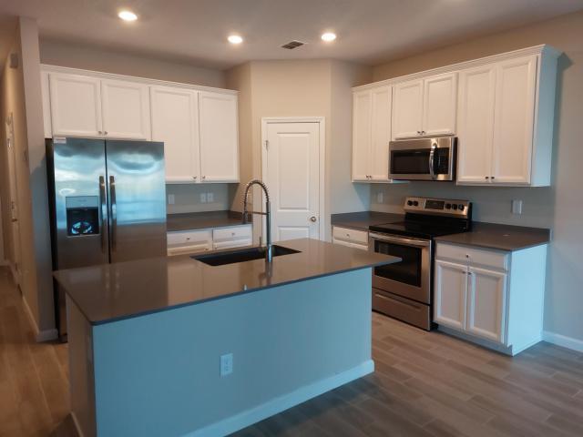 Building Photo - 3 bedroom in Jacksonville FL 32246