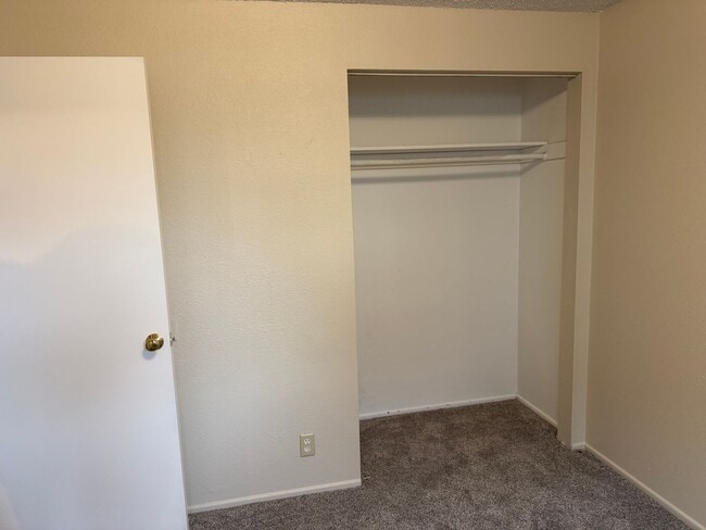 Building Photo - 3 bedroom, 1.5 bath house in Eugene!