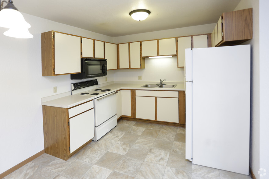 2BR, 1BA - 900 SF Kitchen - Timber Ridge Apartments