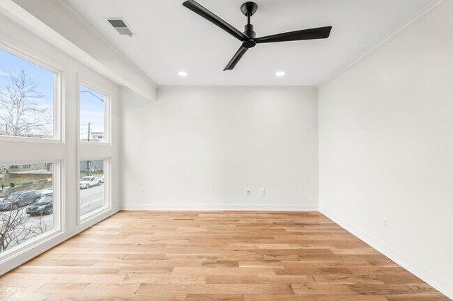 Building Photo - 512 Lockerbie Cir N