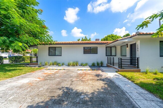 Building Photo - 1293 SW 22nd Ave