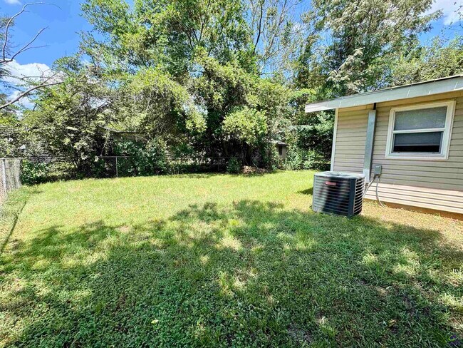 Building Photo - 102 Varee Dr