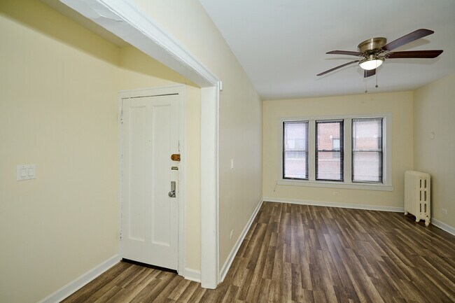 Building Photo - 1355 W Touhy Ave