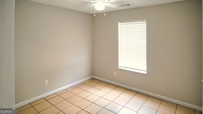 Building Photo - 6112 Green Acres Dr SW