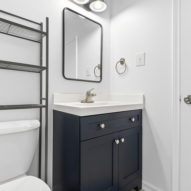 Building Photo - 449 N Donahue Dr